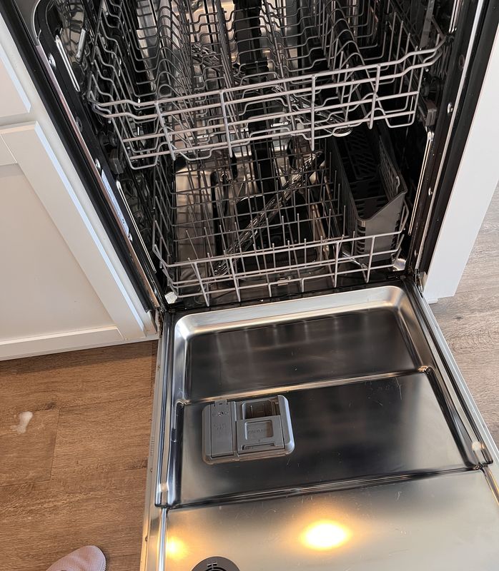 Clean dishwasher interior
